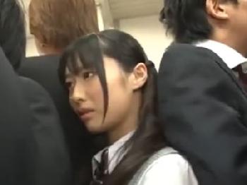 黒髪ロングのアイドル級女子校生が痴漢男に車内で挿入され→屈辱アクメ