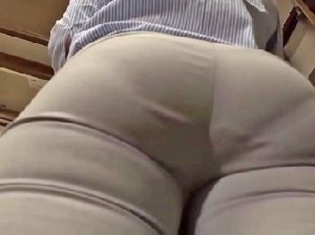 男を惑わす劣情をかき立てるムチ尻の綺麗な人妻が息子と近親SEX