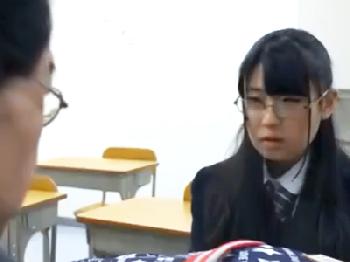 生徒の地味っ娘に目をつけた変態教師が強引にホテルに連れこんで全力の性交