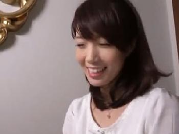 清楚な顔して性的欲望が暴走寸前まで来ている専業主婦と桃色SEX→寝取られオメコ内射精