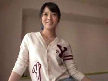 スリムで可愛いお姉さんが女性器の最奥に精液子宮へ直接射精されて恍惚絶頂