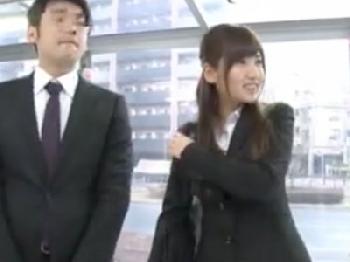 硬派な女性会社員がなし崩し的にマジックミラー号での性行為