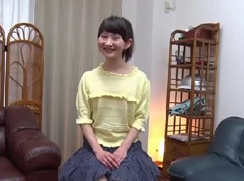 子役のような幼顔の美少女が泣きながら壮絶SEX→また薄毛な女陰にコンドーム非装着で孕ませ交尾されたと同時に潮吹き