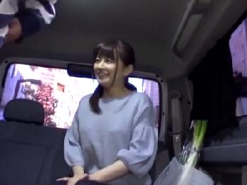 カマトトぶりながらも内心ワクワクで他人棒尺八ご奉仕する不貞人妻W