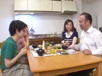 性行為に対してなんの恥じらいを持たない変態家族が場所を選ばずどこででもSEX