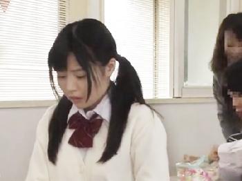 清楚女子校生のアソコはペニスが欲しくてヒクヒク→教室で同級生と欲望SEX!!
