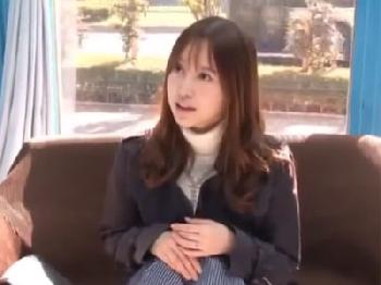 ナンパしてマジックミラー号に連れ込んだ素人人妻を言葉巧みに騙して口説いてアグレッシブSEX