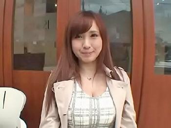 慣れないながらも様々な体位を試してワイセツな声をあげる美女の熱を帯びた精力的なセックス