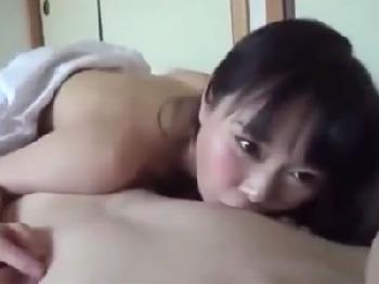 可愛い顔して男を責めるの大好きな女子校生娘がいきり勃ったペニスを遠慮なく凄絶責め