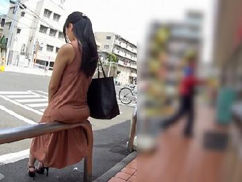 巨乳を隠すために大きめのワンピースを着た娘を婦女暴行