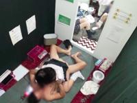 女子校生リフレで本番交渉→禁止行為のコンドーム非装着で挿入まで許可したトンデモ娘を盗撮W