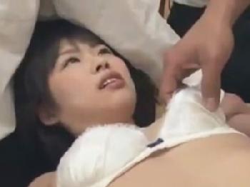 学校内のリアル肉欲便所として飼われている童顔女子を輪姦婦女暴行!!