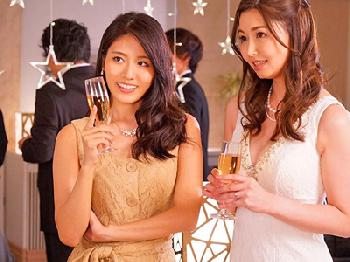 人妻になったクラスのマドンナと酒に酔って3P性交