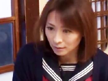 セーラー服姿で義理息子に色仕掛けして性行為させる性的欲望が爆発寸前の母親
