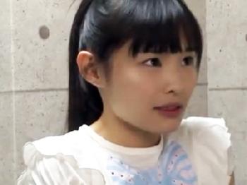 小○生の童顔娘に告白されて校内で子作りW