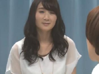 子作りセックスに励む素人人妻を応援するためにマッサージ師が他人スペルマ孕ませ射精!!