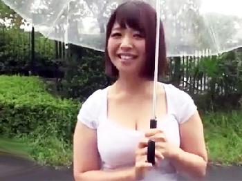 無邪気な笑顔とムチッとした肉感的な女体が艶めかしい美女の逆ナンパ膣射性交