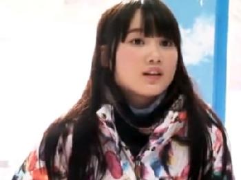 清楚な顔した美少女女子大生が男友達とマッサージ体験中に性的興奮してまさかの避妊具なしの性行為