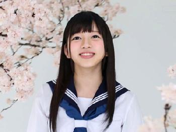 ごく普通の卒業したばかりの女子校生が平凡な人生を打破するためデビュー