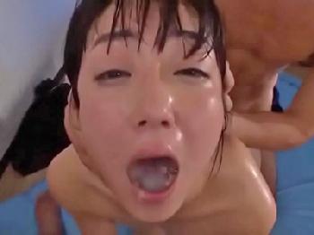 スクール水着童顔娘たちが口女性器犯される壮絶イラマSEX