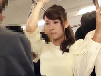 凄く綺麗な人妻を集団痴漢!!立ちバックでハードピストンされて昇天エクスタシー