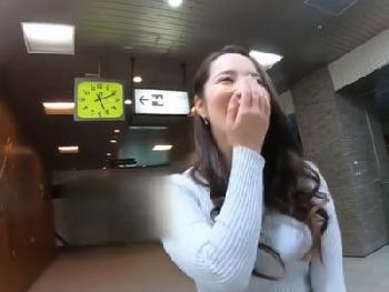 笑顔が素敵な美貌の色白人妻が自らAV応募→夫が帰ってくる5時間で浮気AV出演W