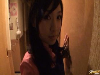 漫画喫茶に黒髪美少女の小倉奈々が唐突に乱入して気持ちいい手コキとフェラチオ!!