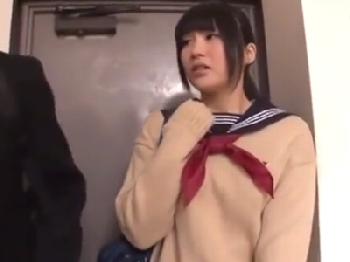 先輩に強制的に迫られるも性的感度が凄く良好に反応する巨乳女子校生