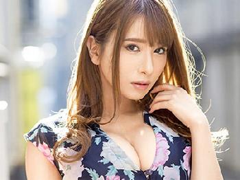 一度吸い付いたら離さない!!情熱的なディープキス好きな母親!!