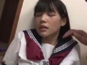 業者のフリをして家に侵入してきた冷血男に中出し性暴行される美少女女子校生娘