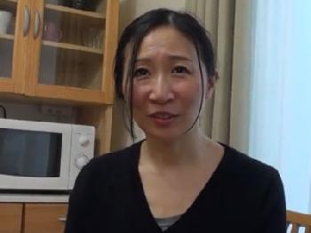 長年ご無沙汰で性的欲望が爆発寸前な熟女人妻が年下ペニスにアクメまくり