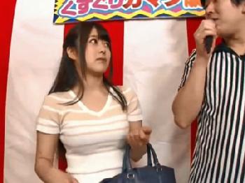 くすぐり耐えゲームで負けて性的凌辱される素人娘