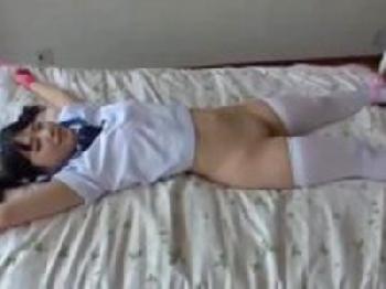 快感に貪欲な童顔娘と性行為