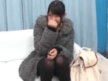 童貞男を優しくリードして筆おろししてくれた神対応素人娘W