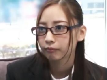 職場で片思いの女性と野球拳したノリで初性行為