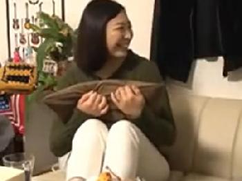 巨乳熟女に甘えるとみせかけて膣射交尾