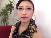 面接官の美魔女が合格条件に股間のワレメ内部へ直接射精を求める