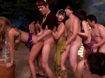 これが本当の酒池肉林!!キャンプファイヤーを囲みながら青姦乱交で中出しタイム!!
