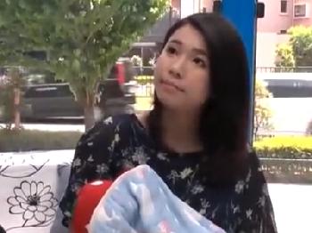 子連れの23歳若妻が…マジックミラー号で他人棒を受け入れ悶絶!!