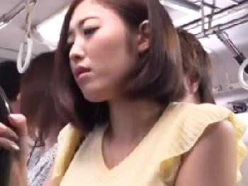 タイトなミニスカート黒パンストの美魔女のデカ尻に肉棒を擦りつけて痴漢SEX