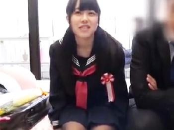 ミラー越しの妻の前で卒業したての娘に気の済むまで種付けして孕ませる父親W