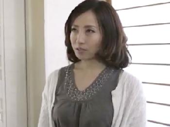 夫の会社の部長の巨根に迫られ断りきれず不貞交尾