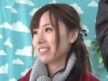 マジックミラー号内でのゴム無し挿入にノリノリな素人娘にどっぷり中出し!!