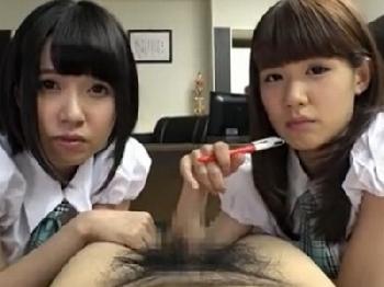 男女共学を迎えた元女子校生たちが男に群がって痴女プレイ