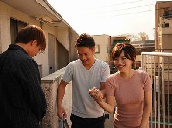 酒で深酔いしてしまった清純娘を口説き落として乱交開始