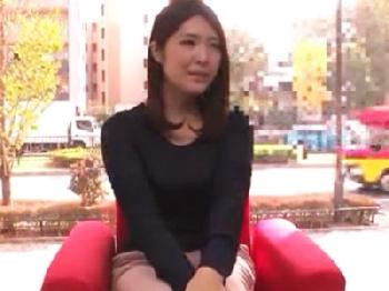 強烈振動のマシンバイブと電動マッサージ器責めで潮吹きアクメした彼氏持ち美女を性行為