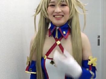 全力で嫌がってた美少女コスプレイヤーが気持ち悪い中年男に何度も連続昇天させられる!!