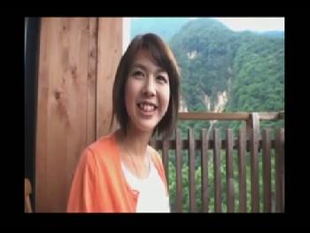 淫らな人妻と露天風呂で浮気性交→辛抱出来ず恍惚発射