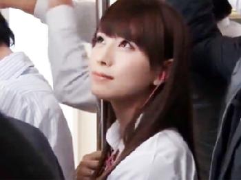 可愛い制服美少女を発見した会社員が満員電車で痴漢婦女暴行!!