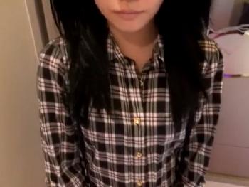 アウトっぽい個人撮影流出→まだピンクな女性器に遠慮なく挿入してハメ撮り